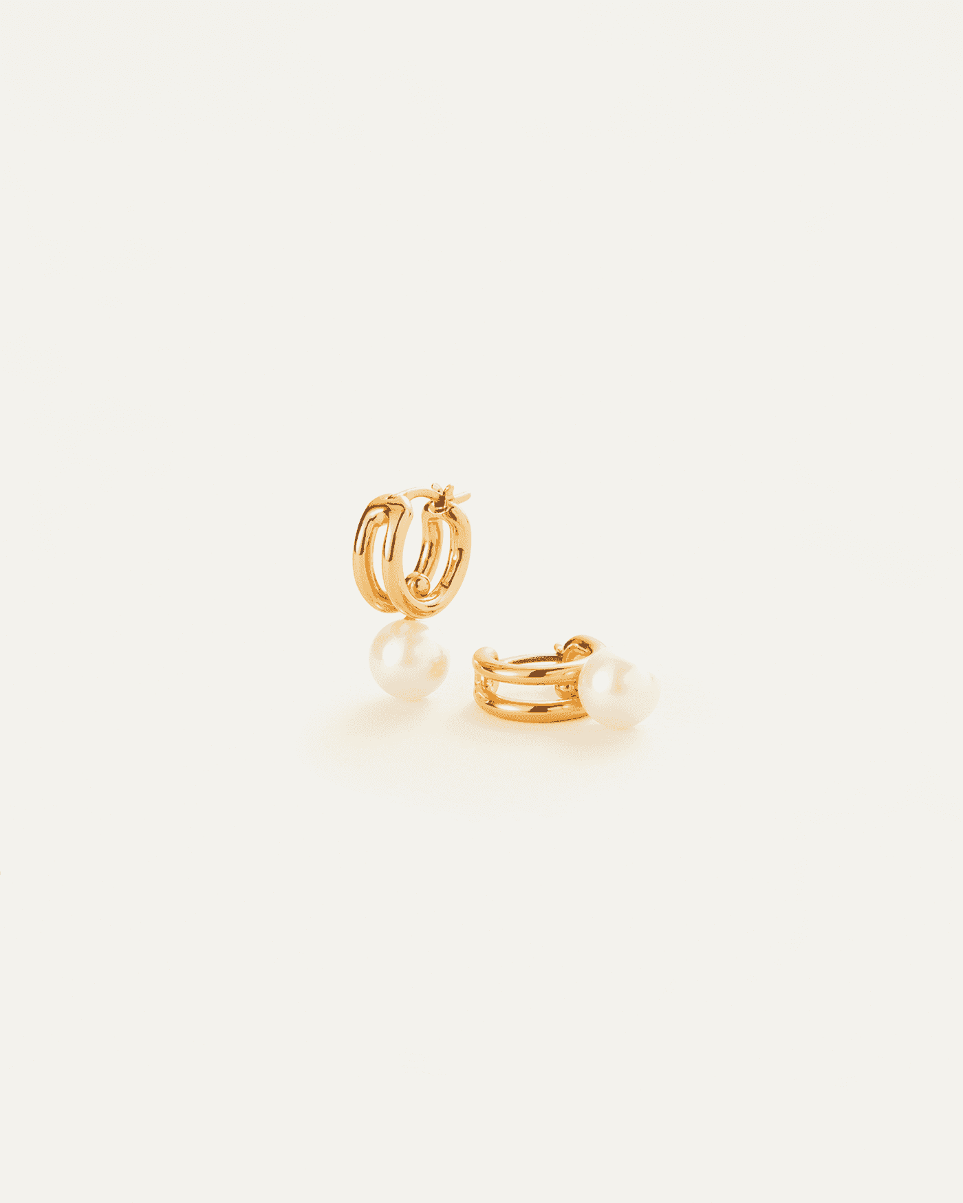 Jenny Bird - Nova Huggie Earrings in Gold and Pearl