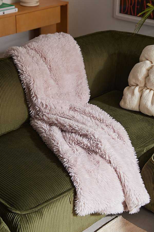 Lana Faux Fur Throw Blanket in Mauve at Urban Outfitters