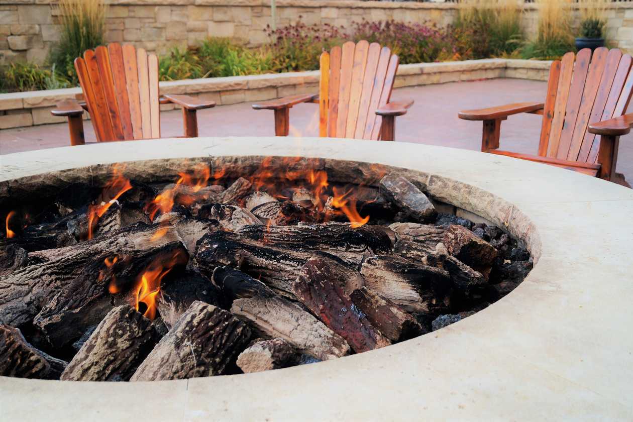 Best Smokeless Fire Pits for Comfortably Enjoying the Outdoors