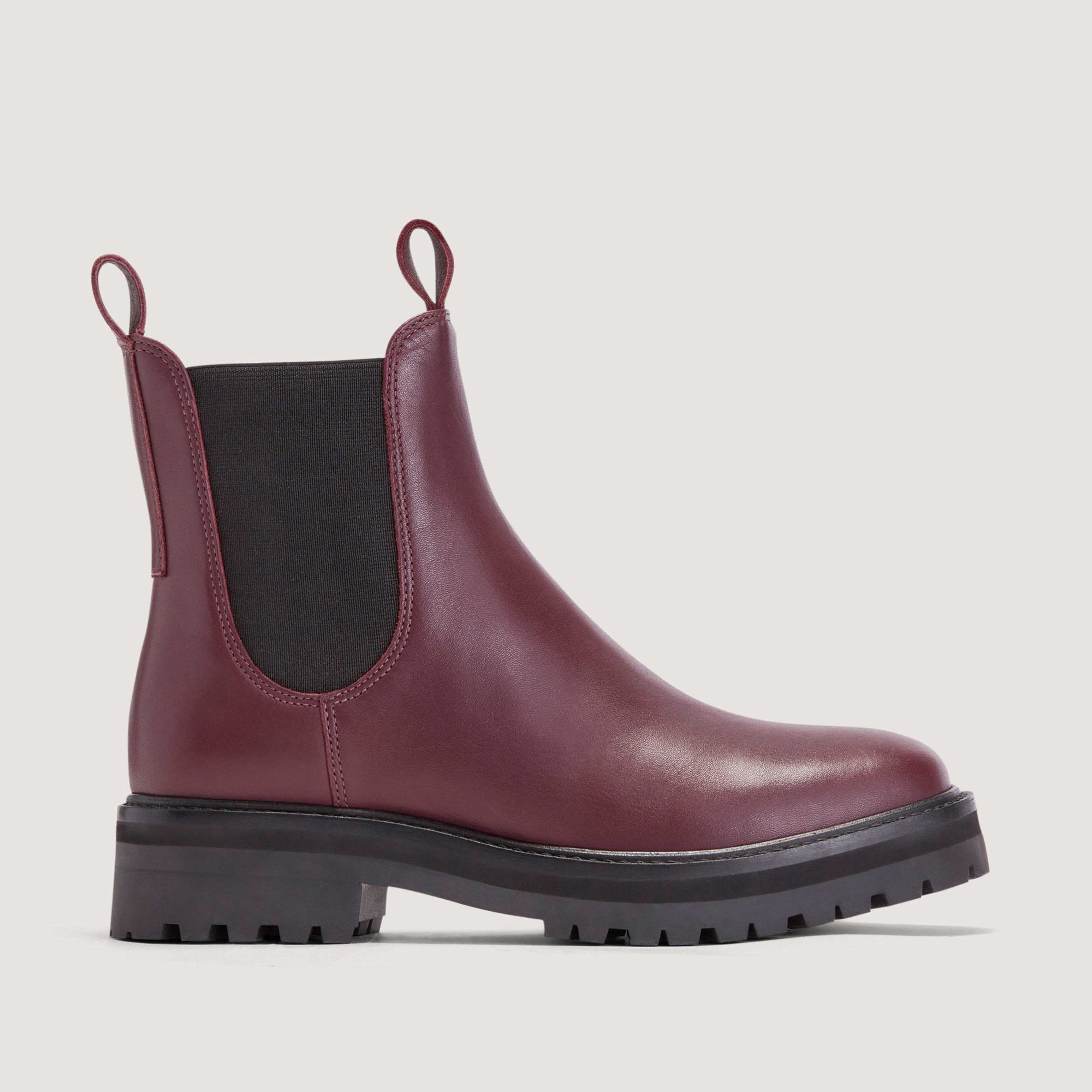 Lug Chelsea Boot by Everlane in Bordeaux, Size 5.5