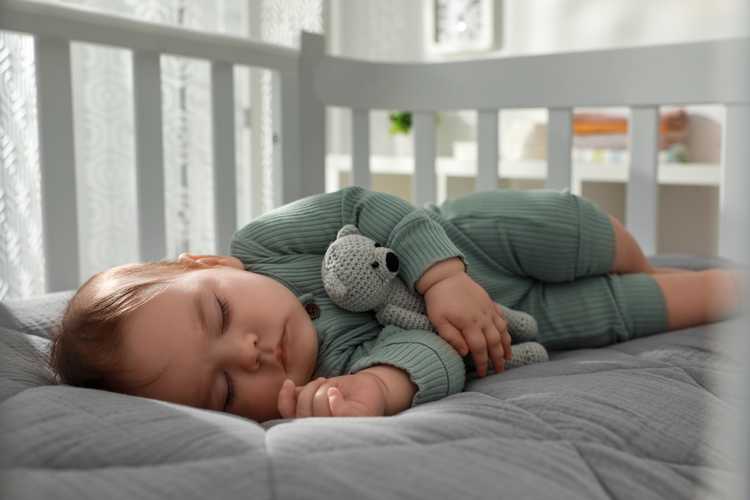 When to Move From Bassinet to a Crib