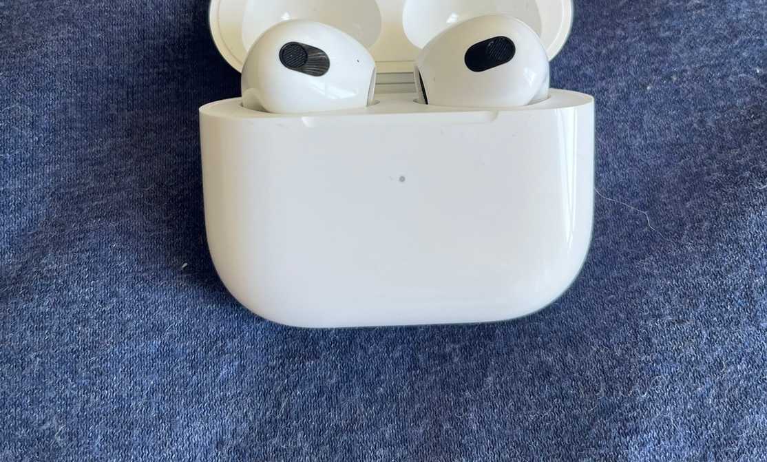 Apple AirPods 3 